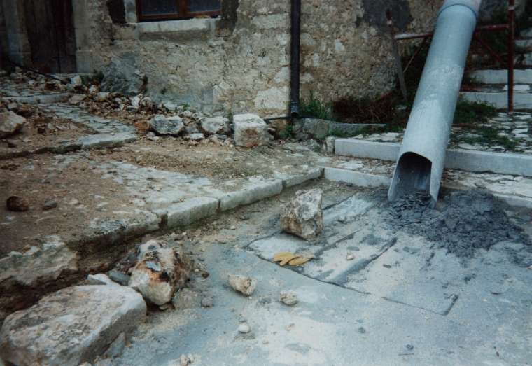 Demolizioni nel centro storico di Navelli