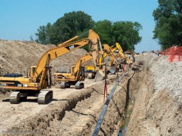 Lavori-di-scavo-per-il-gasdotto-Rete-Adriatica